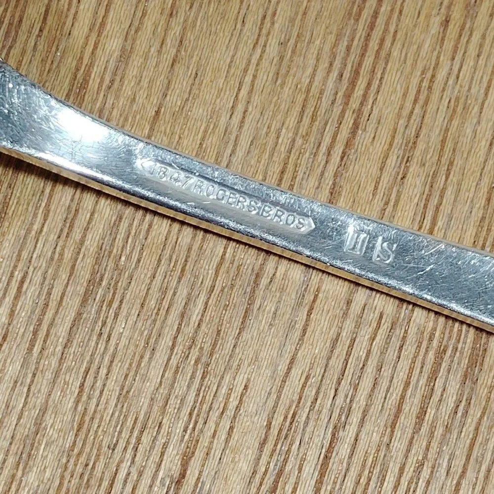 1847 Rogers Bros IS LOVELACE Silverplate Flatware 4 Salad Forks 6-3/4